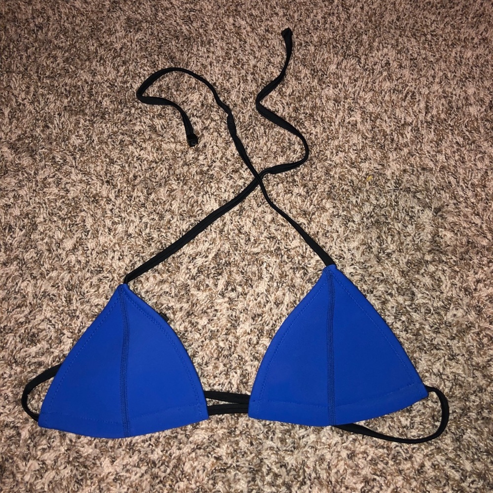 TRIANGL TOP